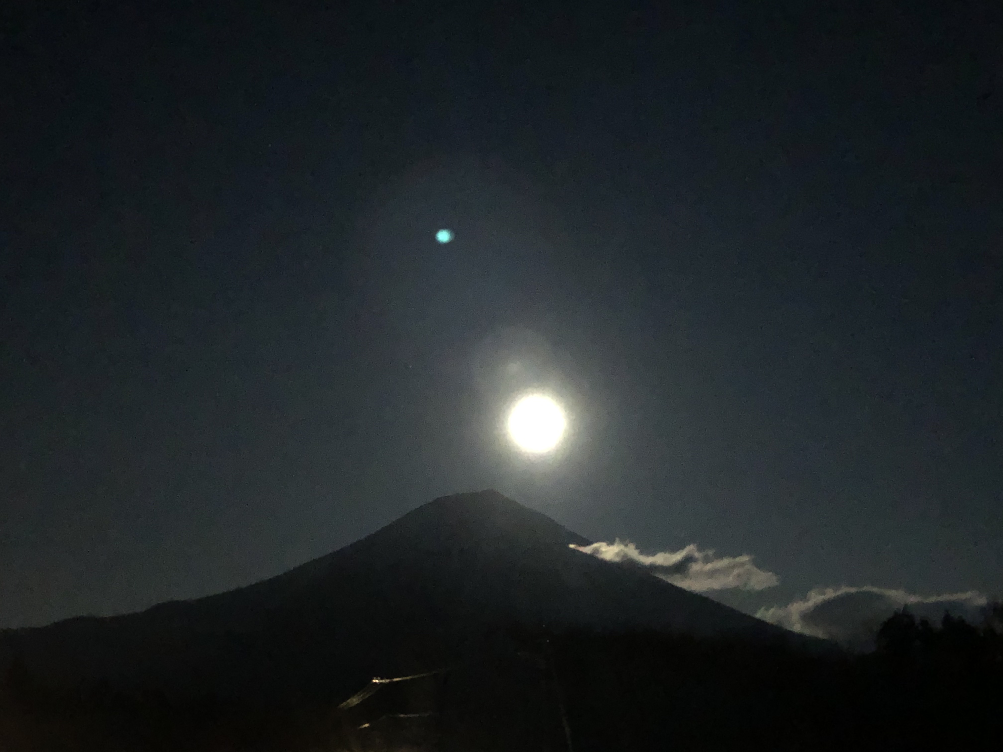 2月の満月 スノームーン が美しい夜でした 日本一富士山の絶景を望める静岡の牧場 まかいの牧場へようこそ
